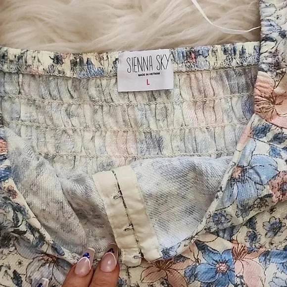 Sienna Sky Floral Crop Top - Picture 2 of 3